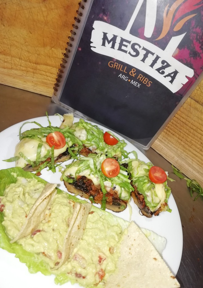 Una foto de Portobellos Rellenos De Carne Molida