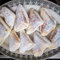 A picture of Sandwich Toaster Mini cakes.