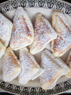 A picture of Sandwich Toaster Mini cakes.