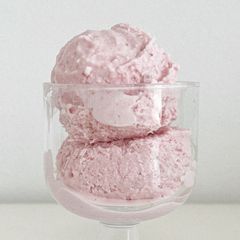A picture of Strawberry Ice cream.