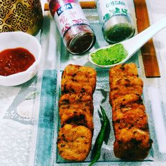 A picture of Crispy cinnamon flavoured potato crackers.