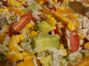 Une photo de salade de riz