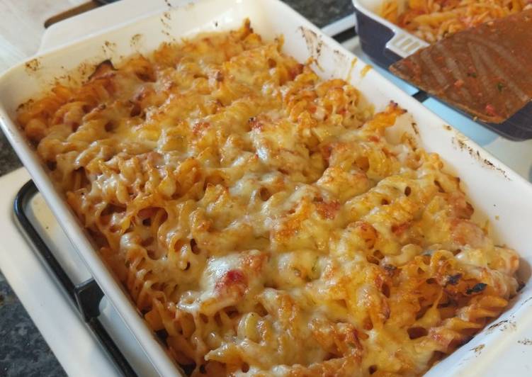 Chicken &amp; Tomato Pasta Bake