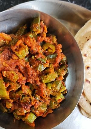 भिंडी की सब्ज़ी (bhindi ki sabzi recipe in Hindi) रेसिपी मुख्य फोटो