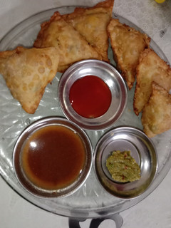 સમોસા (Samosa Recipe in Gujarati) રેસીપી મુખ્ય ફોટો