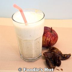 A picture of Date Apple Smoothie.
