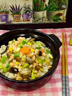 什錦鮭魚野菇炊飯 的食譜成品照片