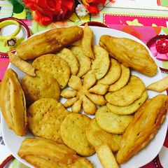 A picture of Savory crakes khasta namakpare.