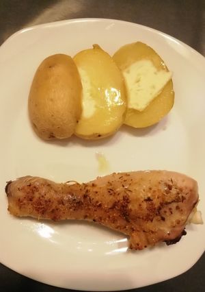Une photo de Pilon de poulet et pommes de terre du dimanche
