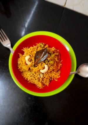 વેજીટેબલ પુલાવ (Vegetable Pulav Recipe In Gujarati) રેસીપી મુખ્ય ફોટો