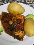 Emperador con tomate y aceitunas