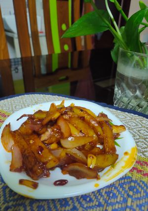 ক্রিস্পি ফ্রায়েড পটেটো উইথ হানি (crispy fried potato with honey recipe in Bengali) রেসিপির প্রধান ছবি