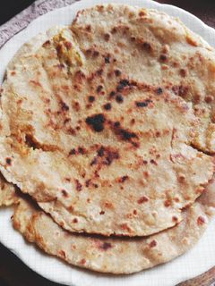 ढाबे वाला आलू पराठा (dhabe wala aloo paratha recipe in Hindi) रेसिपी मुख्य फोटो