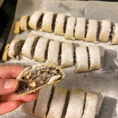A picture of My Addictive Rolled Up Cookies.