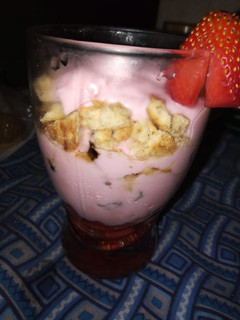 A picture of Yogurt parfait.