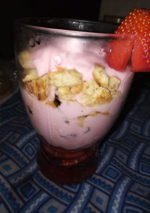A picture of Yogurt parfait.