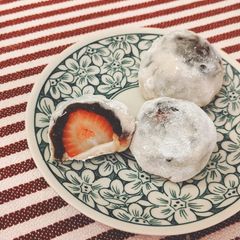A picture of Strawberry MOCHI 🍓.