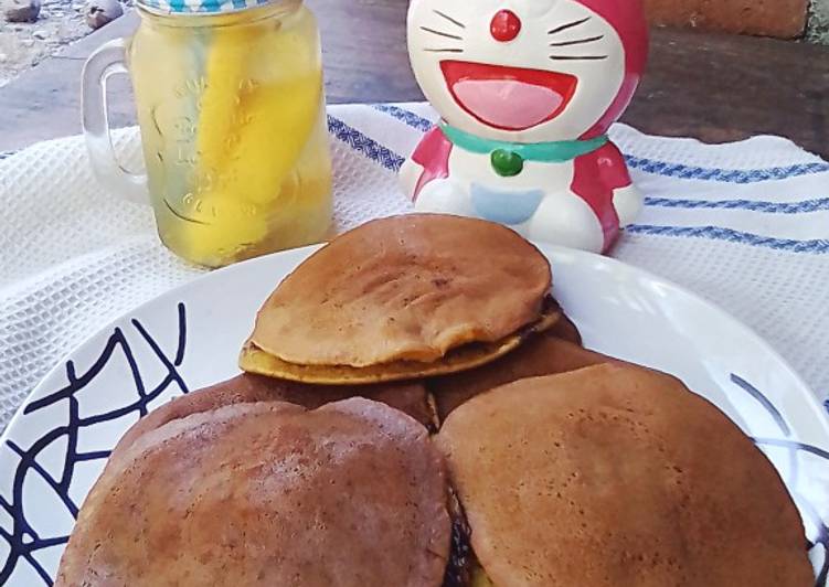 Bagaimana Menyiapkan Pumpkin Dorayaki Empuk Enak Simpel Tnp Mixer yang Enak Banget