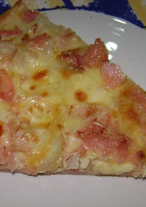 Una foto de Tarta de jamón, cebolla y queso