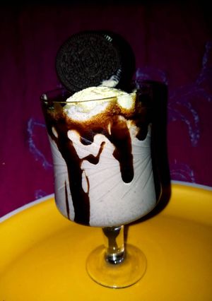 A picture of Oreo chocolate shake with icecream.