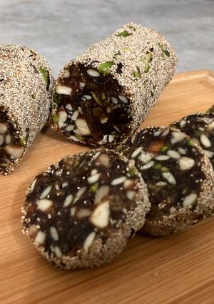 A picture of Date-Dry Fruit Roll.