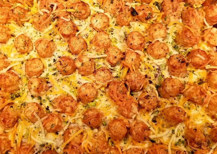 Delicious Mike&#39;s Cheesy Tater Tot Hotdish