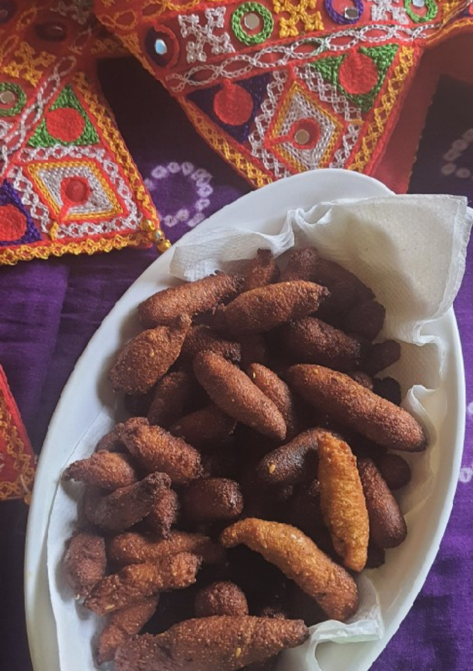 ફુલવડી (Fulvadi Recipe In Gujarati) રેસીપી મુખ્ય ફોટો