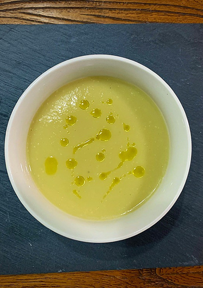 Una foto de Crema de puerros con peras