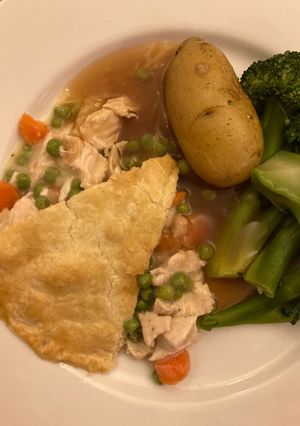 A picture of Mum’s plate chicken pie.