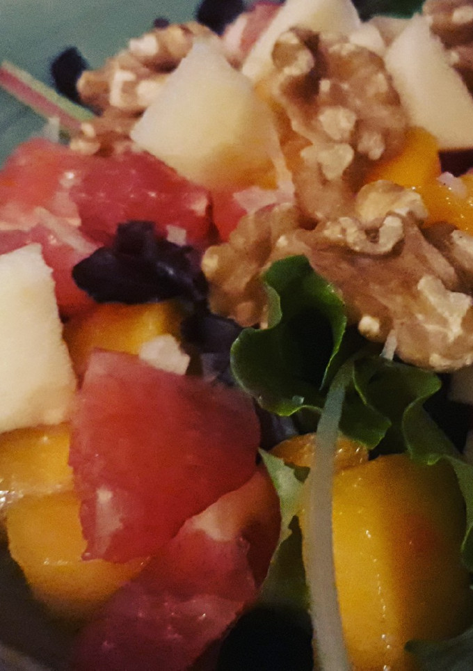 Una foto de Ensalada de cítricos con un tique de escamas de sal