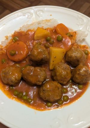 Una foto de Albóndigas con arroz