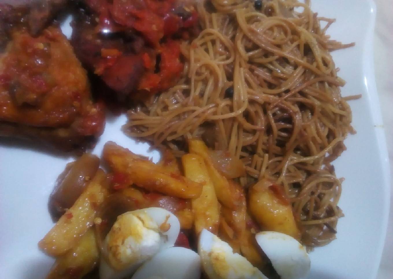 Brown spaghetti with sauteed potatoes and peppered chicken