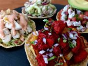 Una foto de tostadas de camaron