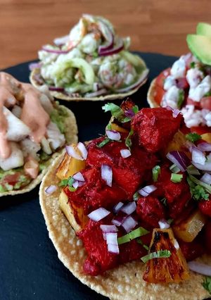 Una foto de Tostadas de mariscos