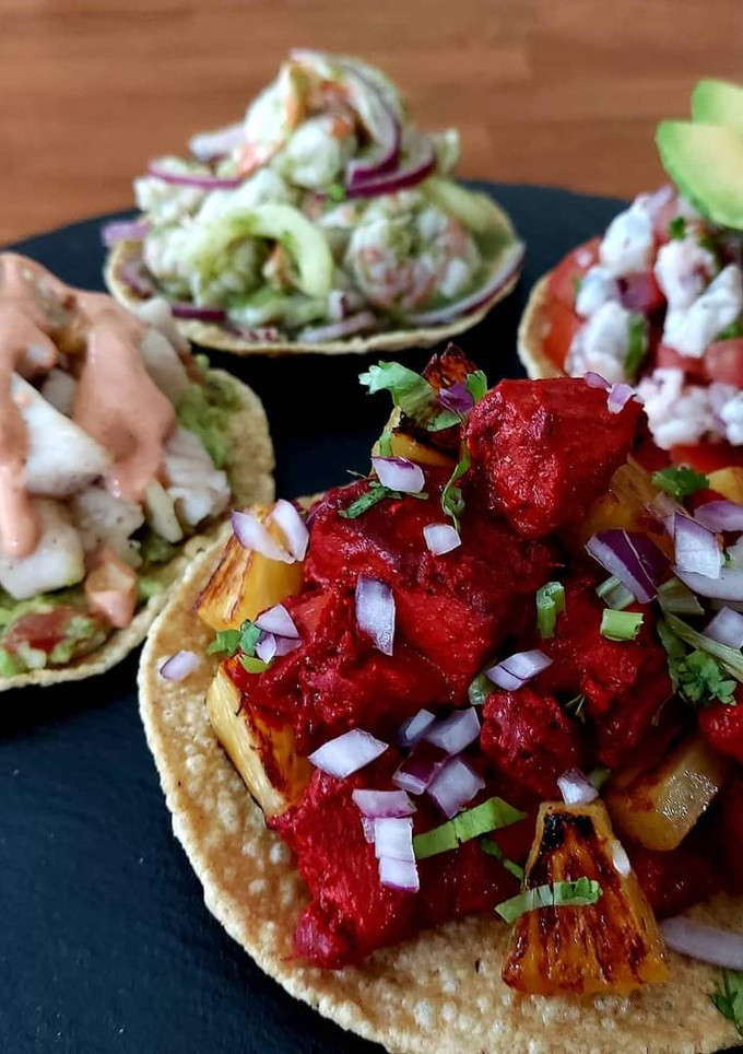 Una foto de Tostadas de mariscos