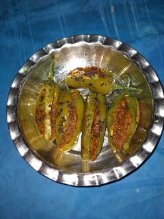ભરેલા મરચાં(Bharela marcha recipe in Gujarati) રેસીપી મુખ્ય ફોટો