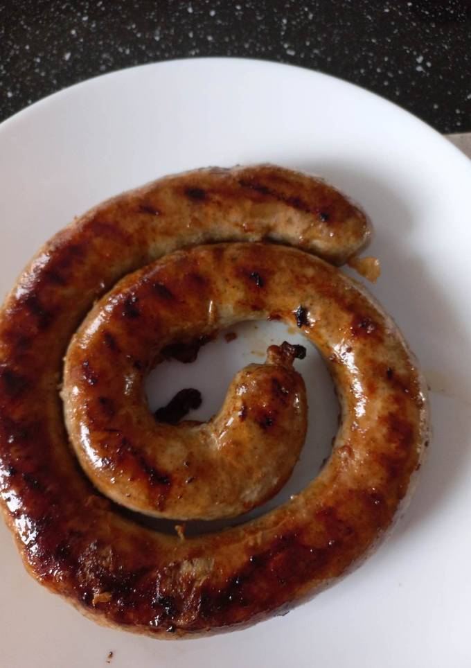 Смачна домашня куряча ковбаса