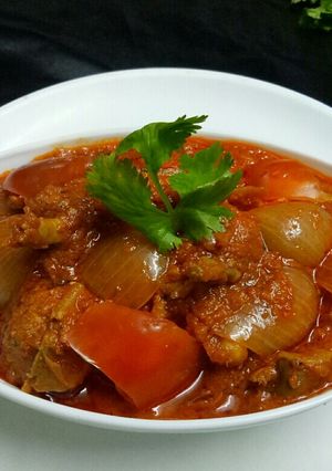 A picture of Chicken do pyaza.