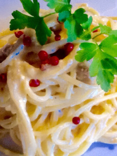 Una foto de Auténticos spaguetti carbonara con toque moderno de pimienta roja