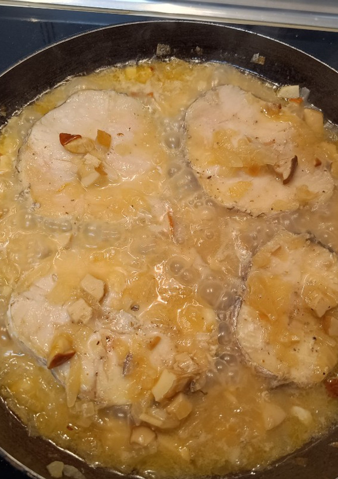 Una foto de Merluza con salsa de boletus frescos