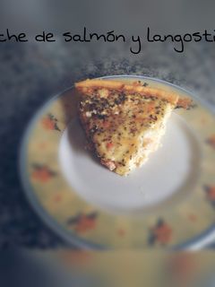 Una foto de Quiche de salmón y langostinos