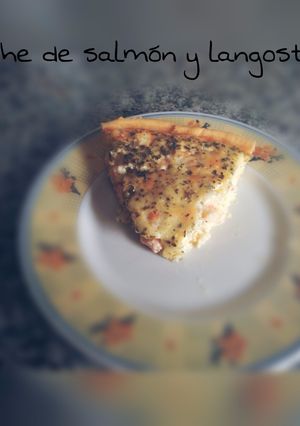 Una foto de Quiche de salmón y langostinos