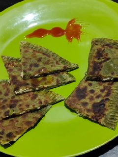 પનીર-ચીઝ પાલક પરાઠા (Paneer Cheese Palak Paratha Recipe in Guj રેસીપી મુખ્ય ફોટો