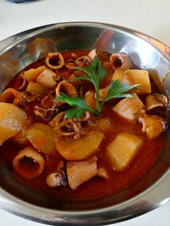 Una foto de Calamares a la riojana con patatas
