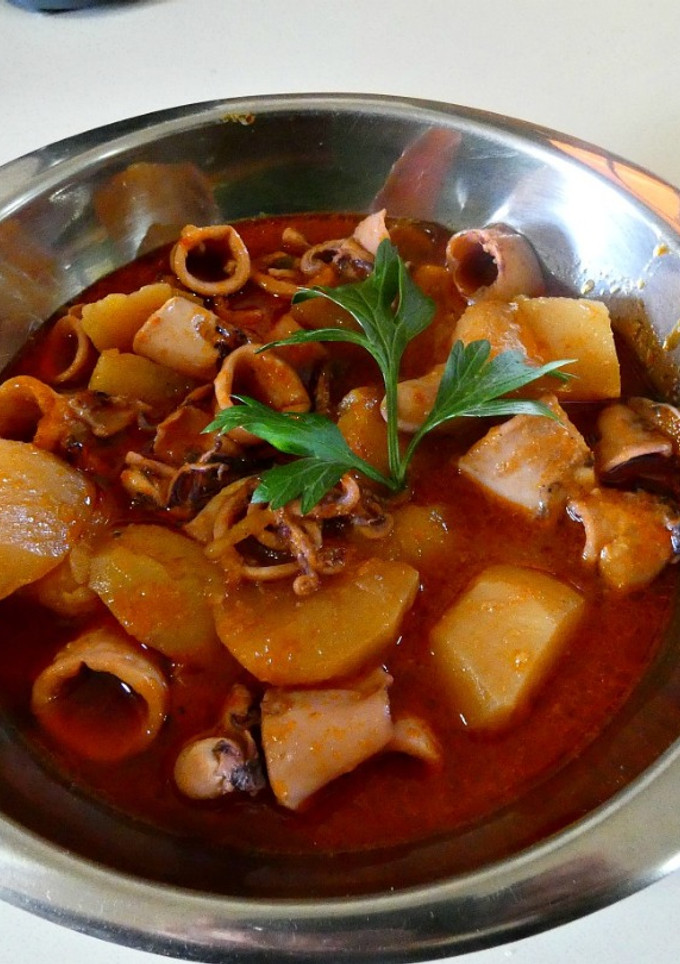 Una foto de Calamares a la riojana con patatas