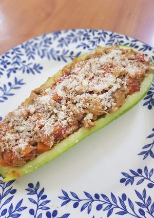 Una foto de Calabacín relleno con pollo