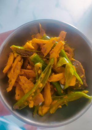 A picture of Instant green chilli and ginger pickle.