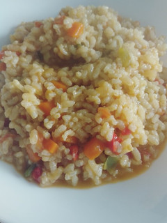 Una foto de Arroz integral con verduras