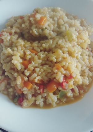 Una foto de Arroz integral con verduras
