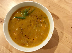 Foto di Zuppa di patate, zucca e fagioli